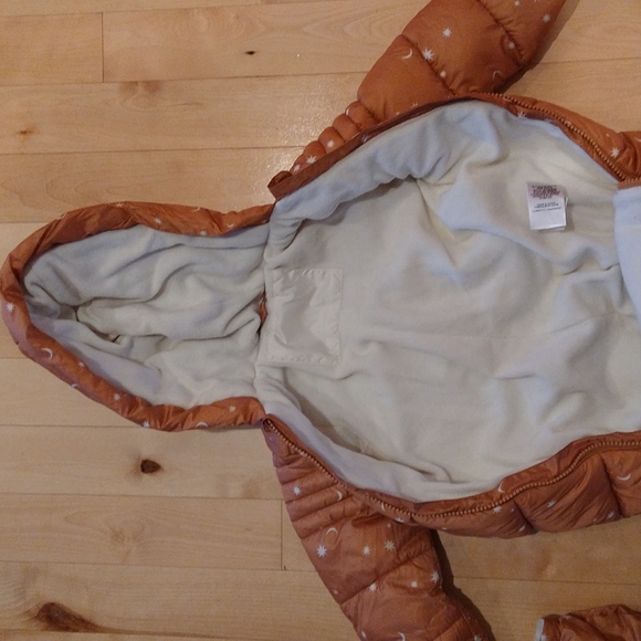 12-18m Moon and Star caramel color little earthlings one piece puffer jacket - Picture 6 of 8